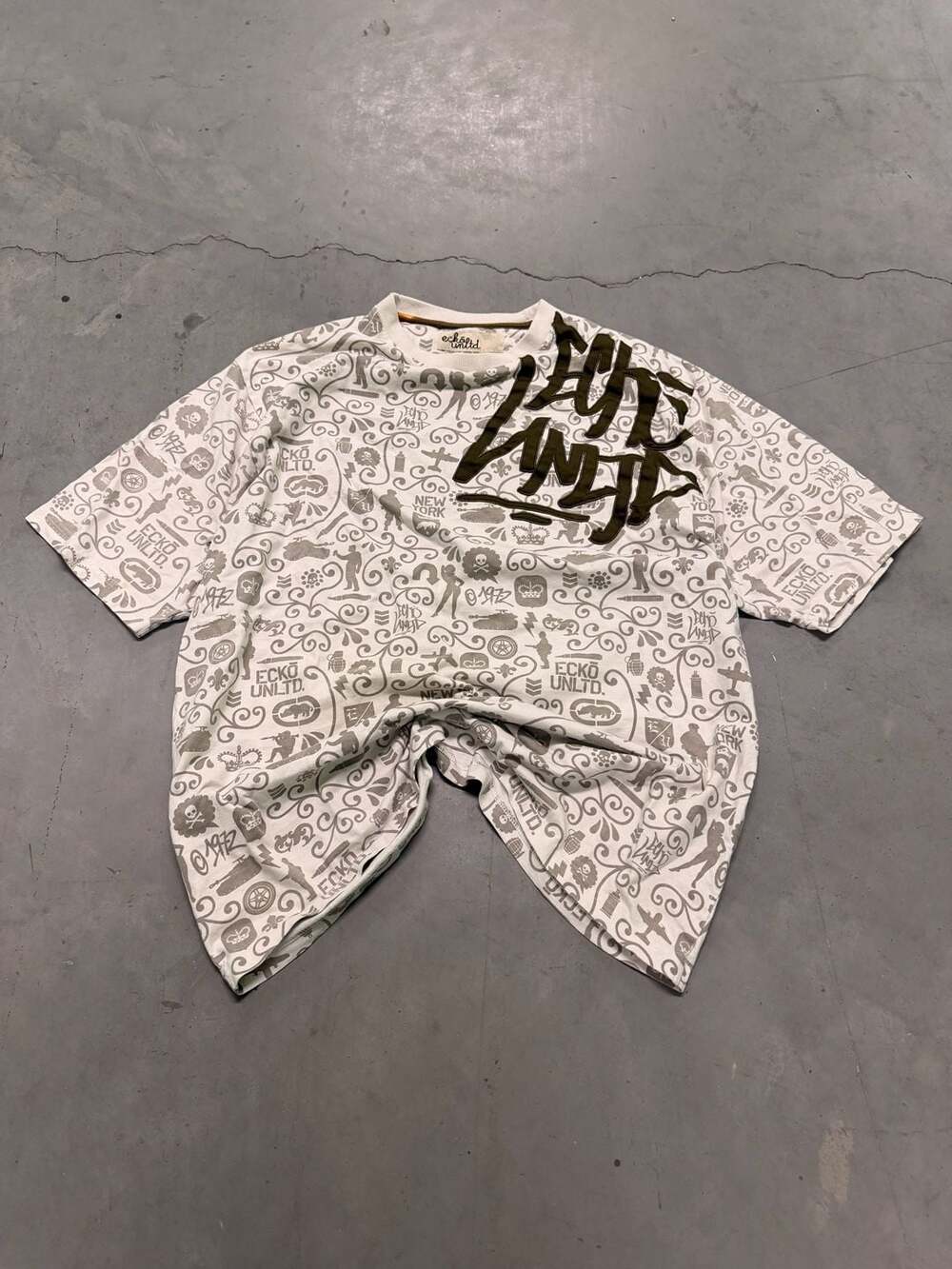 Vintage Eckō Unltd. Allover Print Graphic T-Shirt with Embroidered Logo